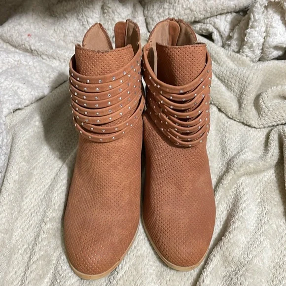 [SOLD]DOLCE by mojo moxy rust colored booties 8.5 - Picture 2 of 3